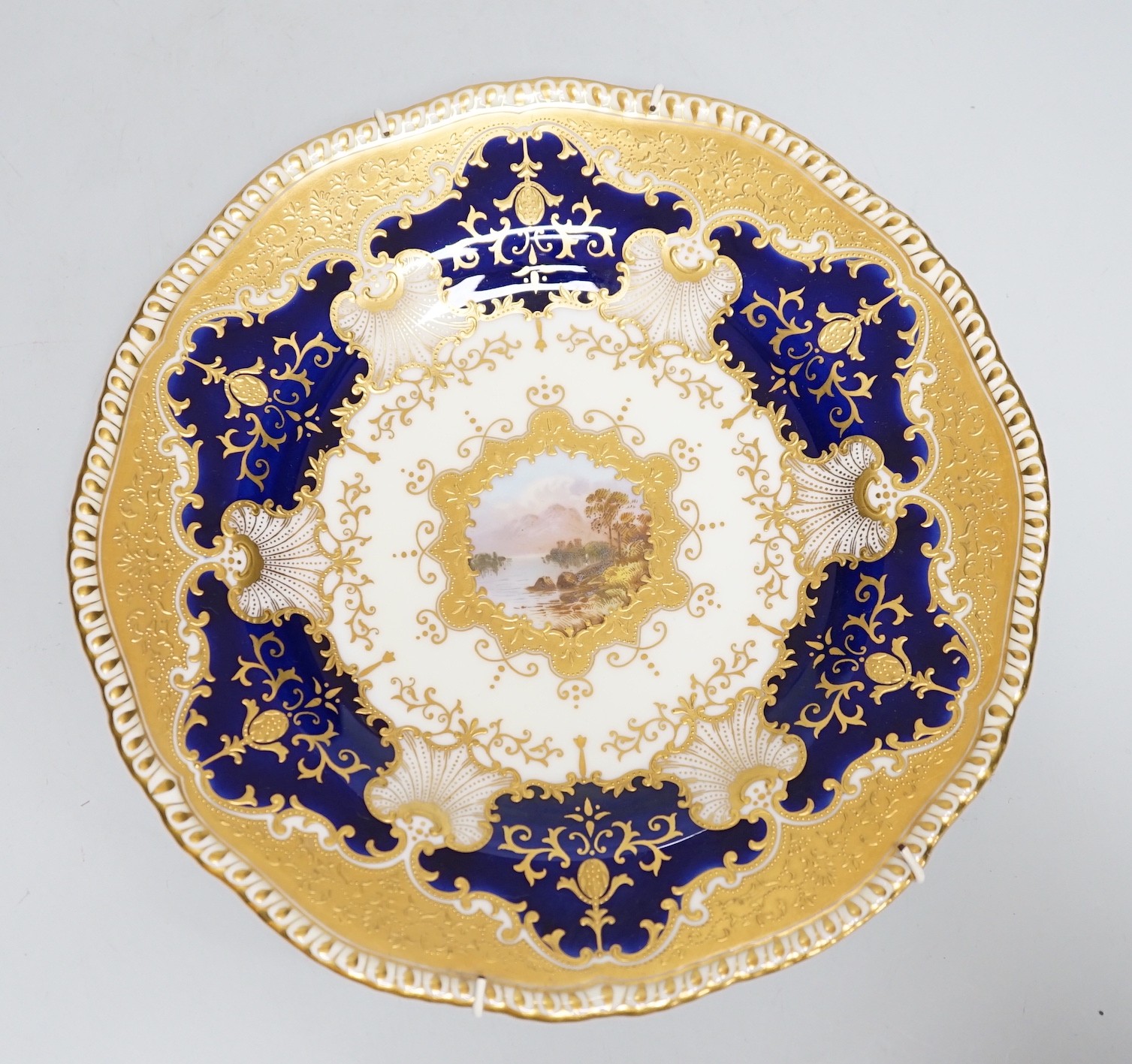 A 19th century Coalport cabinet plate, 23cm diameter